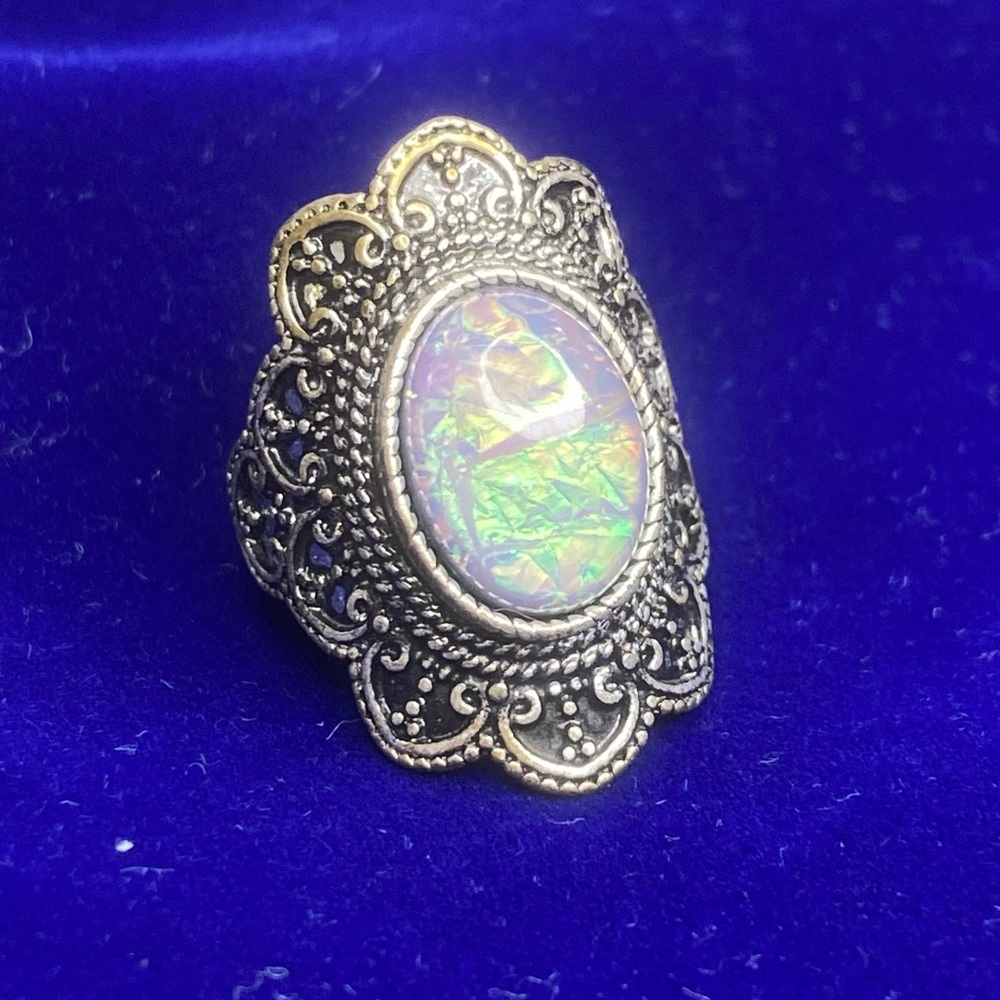 Gorgeous Vintage Stone Silver Color Ring